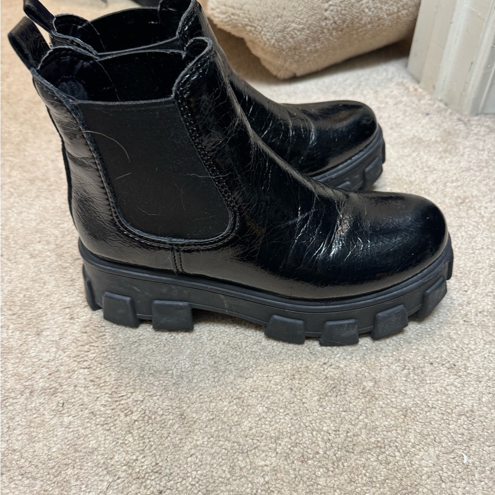 Black boots - Picture 3 of 5